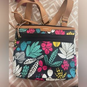 NWT Fossil Eliza Crossbody Dark Floral Print